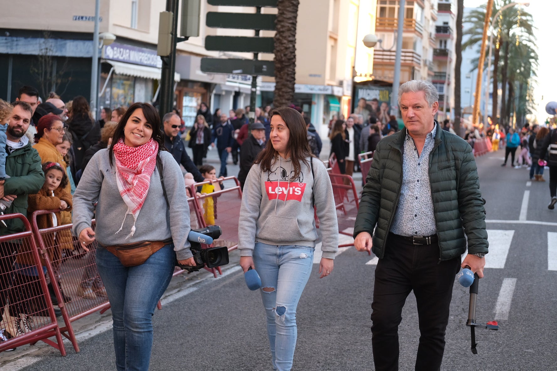 Fotos: Búscate en la Cabalgata de Reyes Magos en Cádiz
