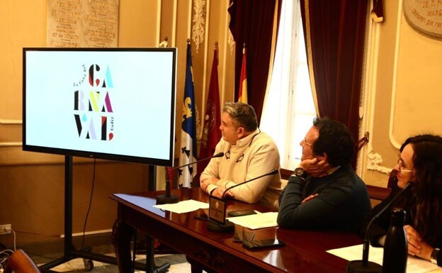 Paco Cano, José María González 'Kichi' y Lola Cazalilla durante la presentación