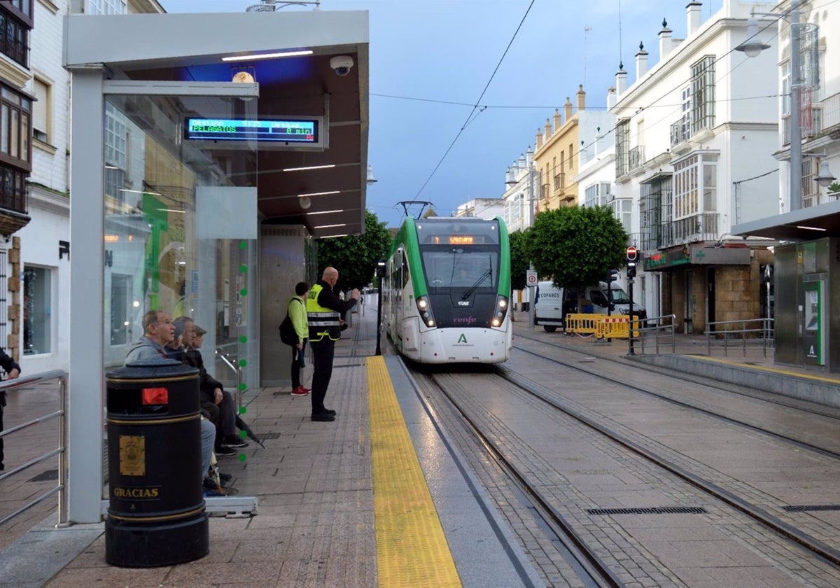 Las paradas del Trambahía contarán con sensores para medir la calidad del aire