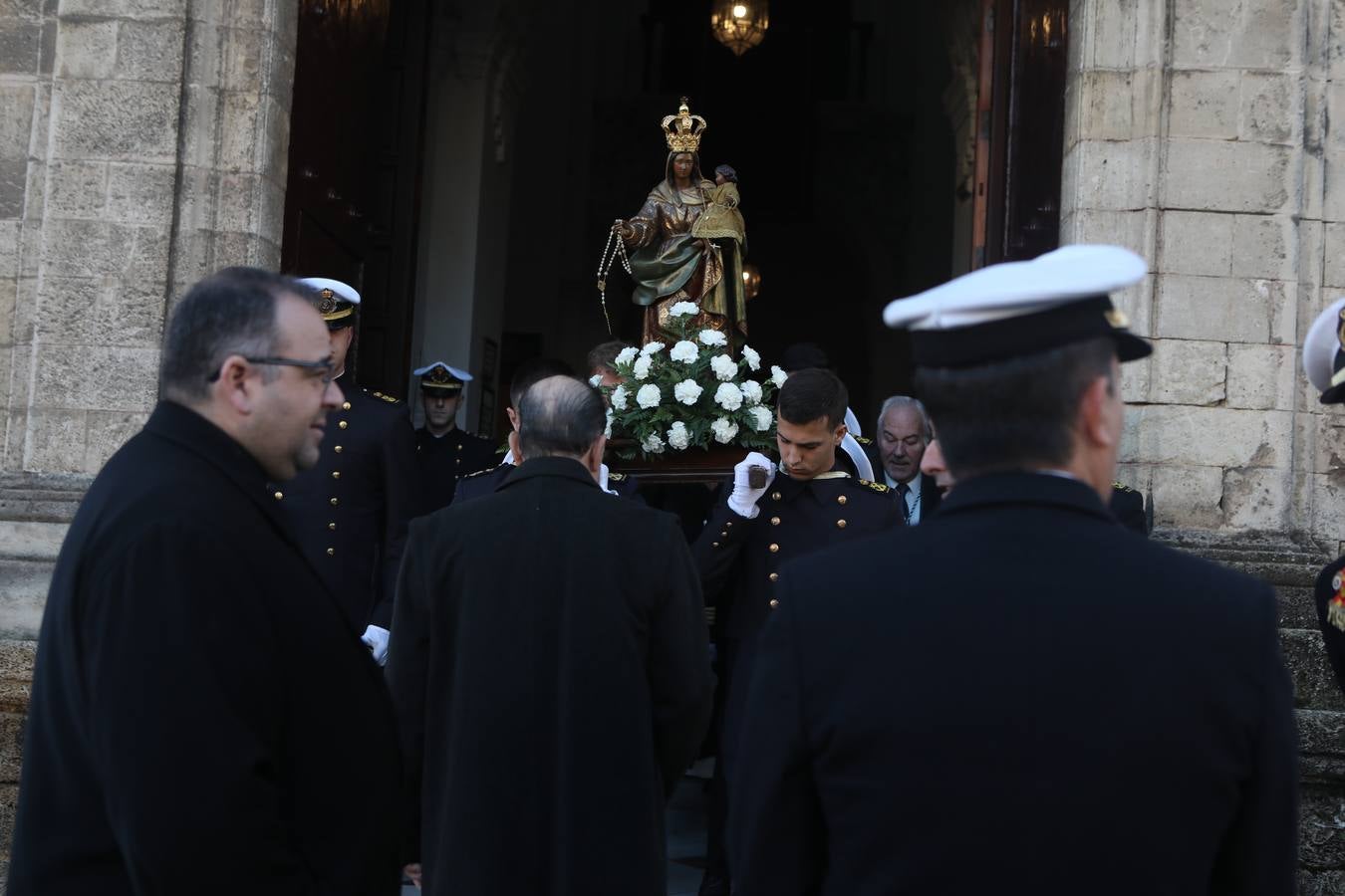 Fotos: La emocionante salida del buque Juan Sebastián de Elcano desde Cádiz
