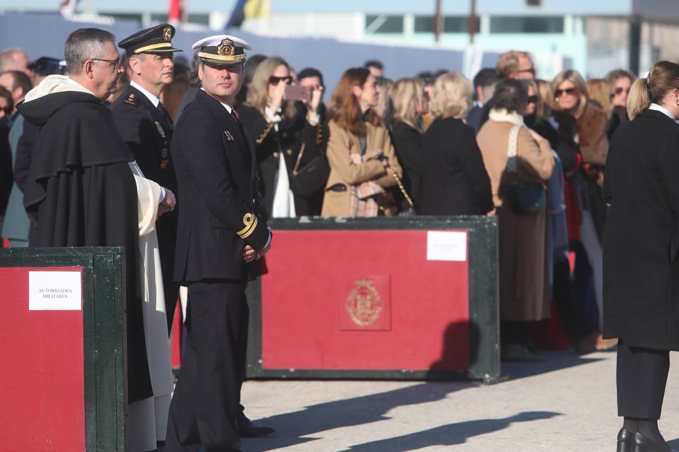 Fotos: La emocionante salida del buque Juan Sebastián de Elcano desde Cádiz