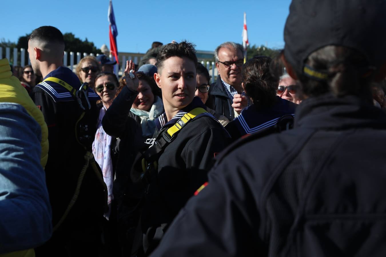 Fotos: La emocionante salida del buque Juan Sebastián de Elcano desde Cádiz