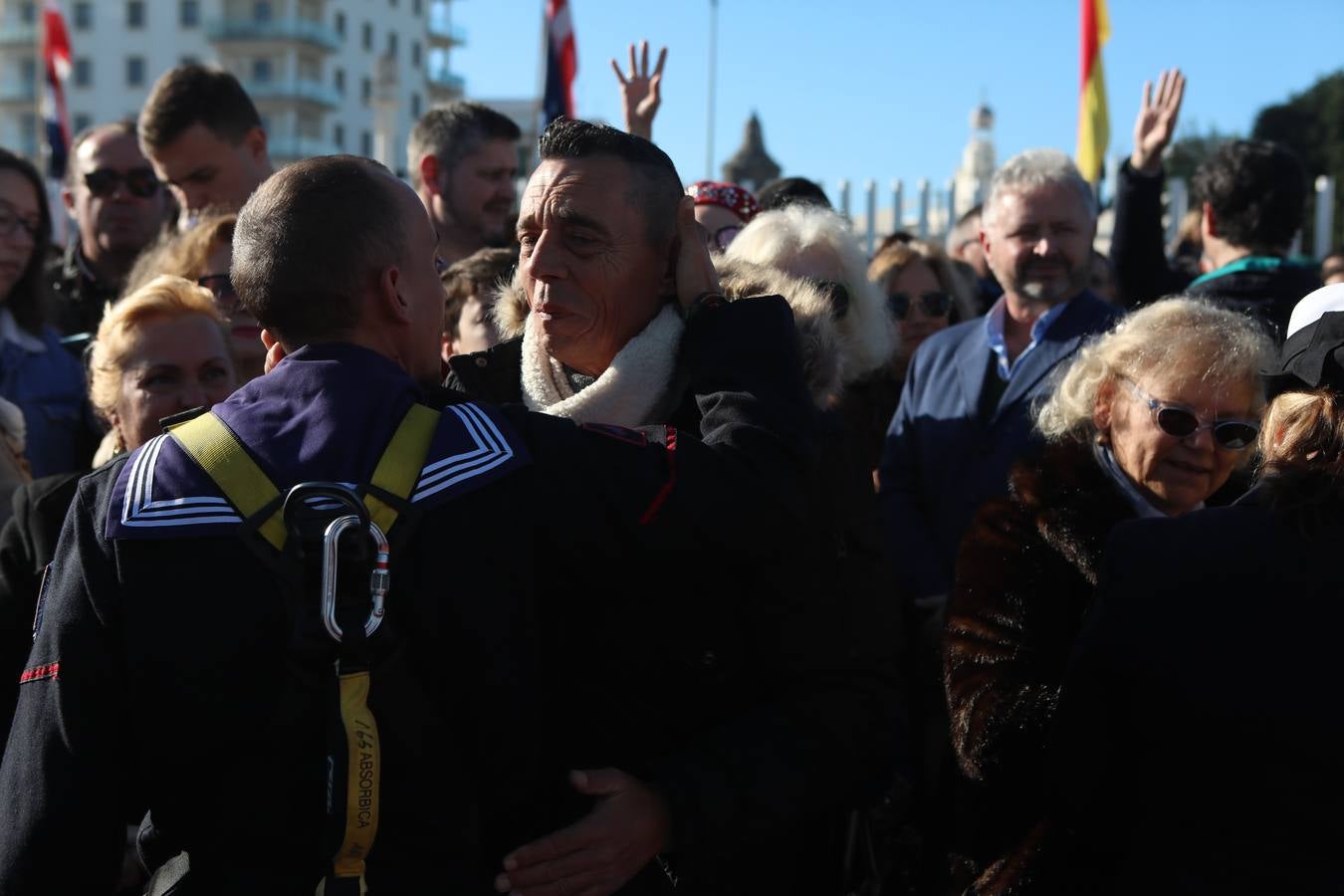 Fotos: La emocionante salida del buque Juan Sebastián de Elcano desde Cádiz