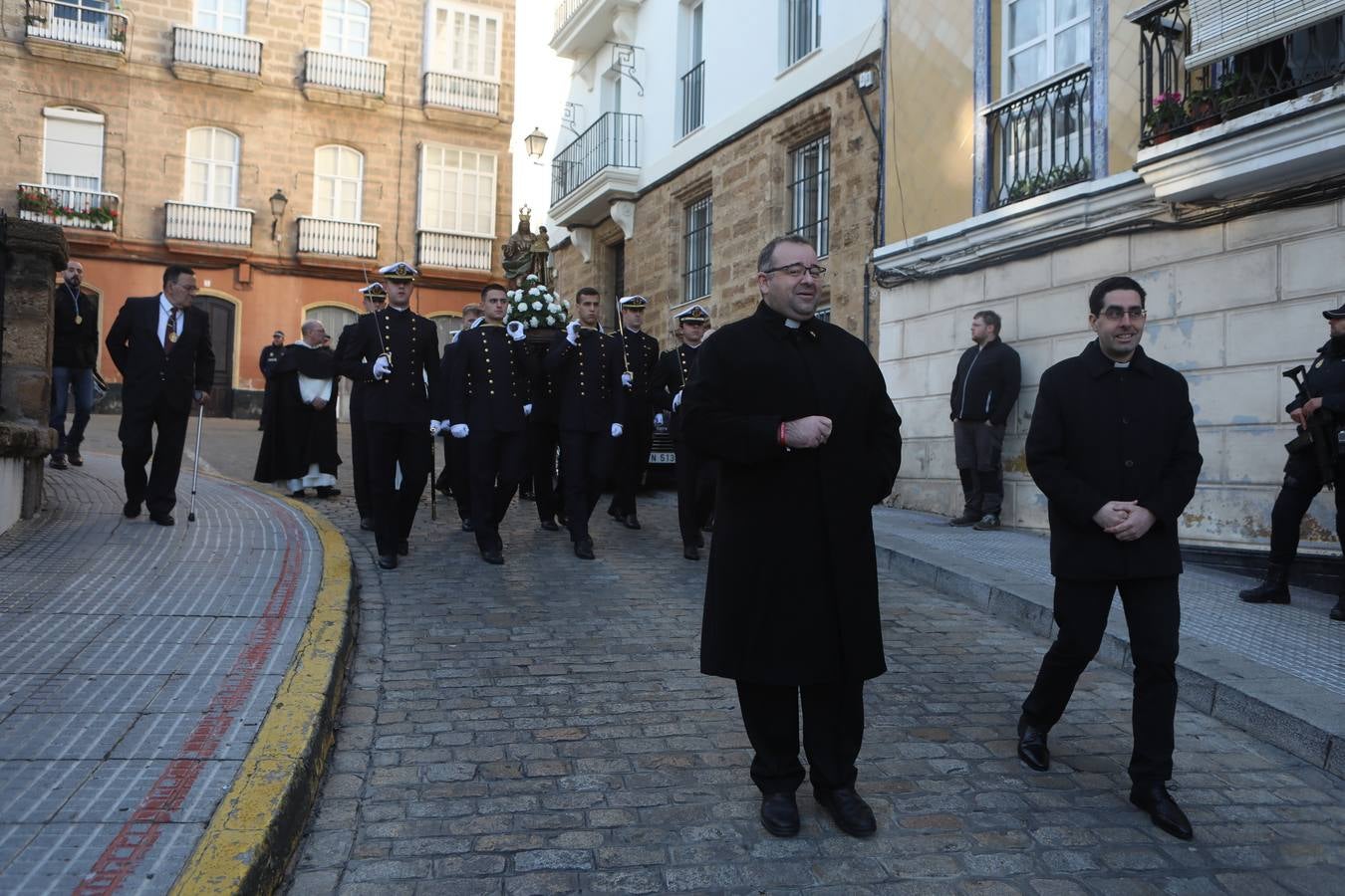 Fotos: La emocionante salida del buque Juan Sebastián de Elcano desde Cádiz