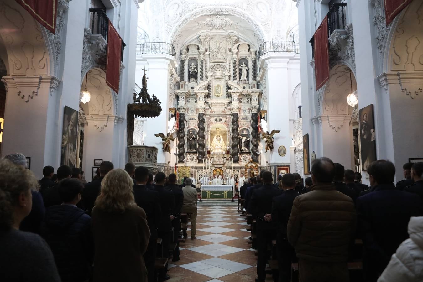 Fotos: La emocionante salida del buque Juan Sebastián de Elcano desde Cádiz