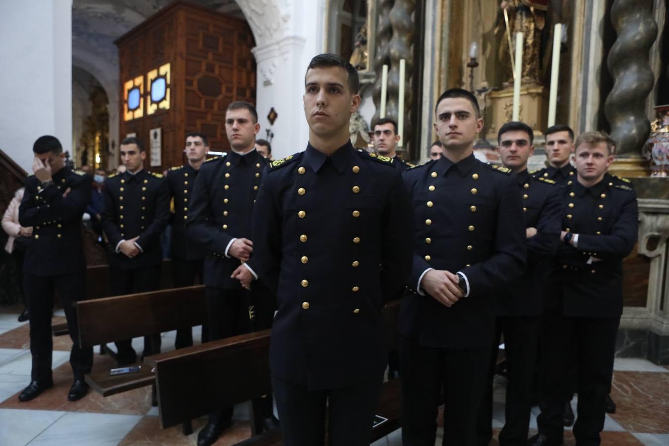 Fotos: La emocionante salida del buque Juan Sebastián de Elcano desde Cádiz