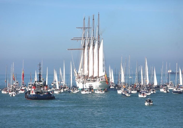 Vídeo: Elcano deja Cádiz y pone rumbo a su 95º crucero de instrucción