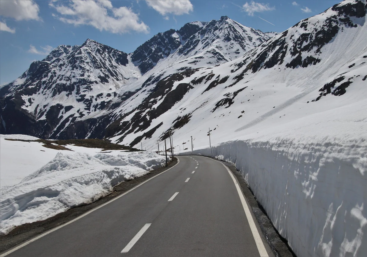 DGT: Así puedes saber qué carreteras están afectadas por hielo o nieve y cuáles están cortadas en España en tiempo real