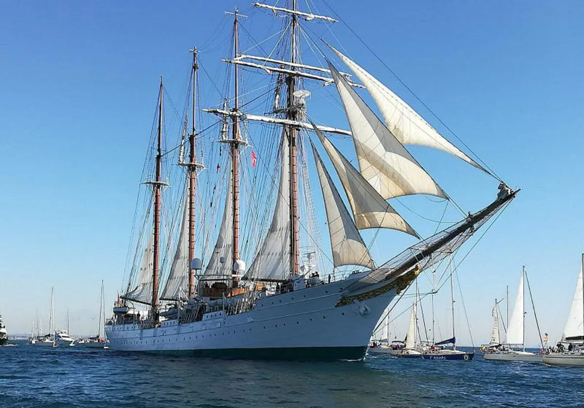 El buque escuela de la Armada zarpó de Cádiz el pasado 14 de enero dando comienzo a su crucero de instrucción.