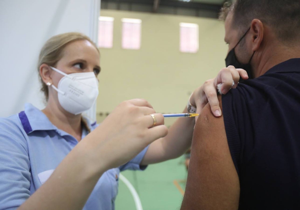 Estos son los puntos de vacunación de gripe y Covid 19 sin cita en la provincia de Cádiz