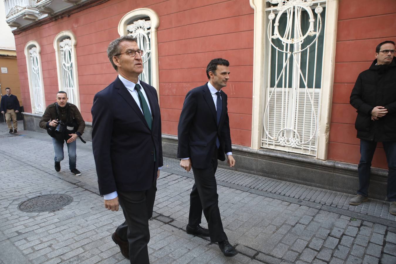 Fotos: Feijóo pasea por las calles de Cádiz junto a Bruno García, candidato del PP por Cádiz