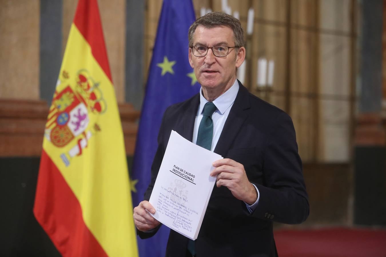 Fotos: Feijóo pasea por las calles de Cádiz junto a Bruno García, candidato del PP por Cádiz