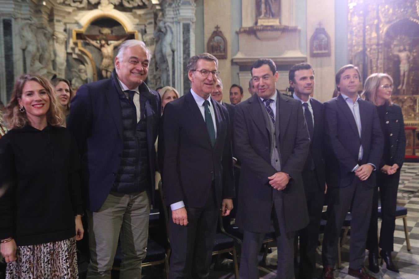 Fotos: Feijóo pasea por las calles de Cádiz junto a Bruno García, candidato del PP por Cádiz