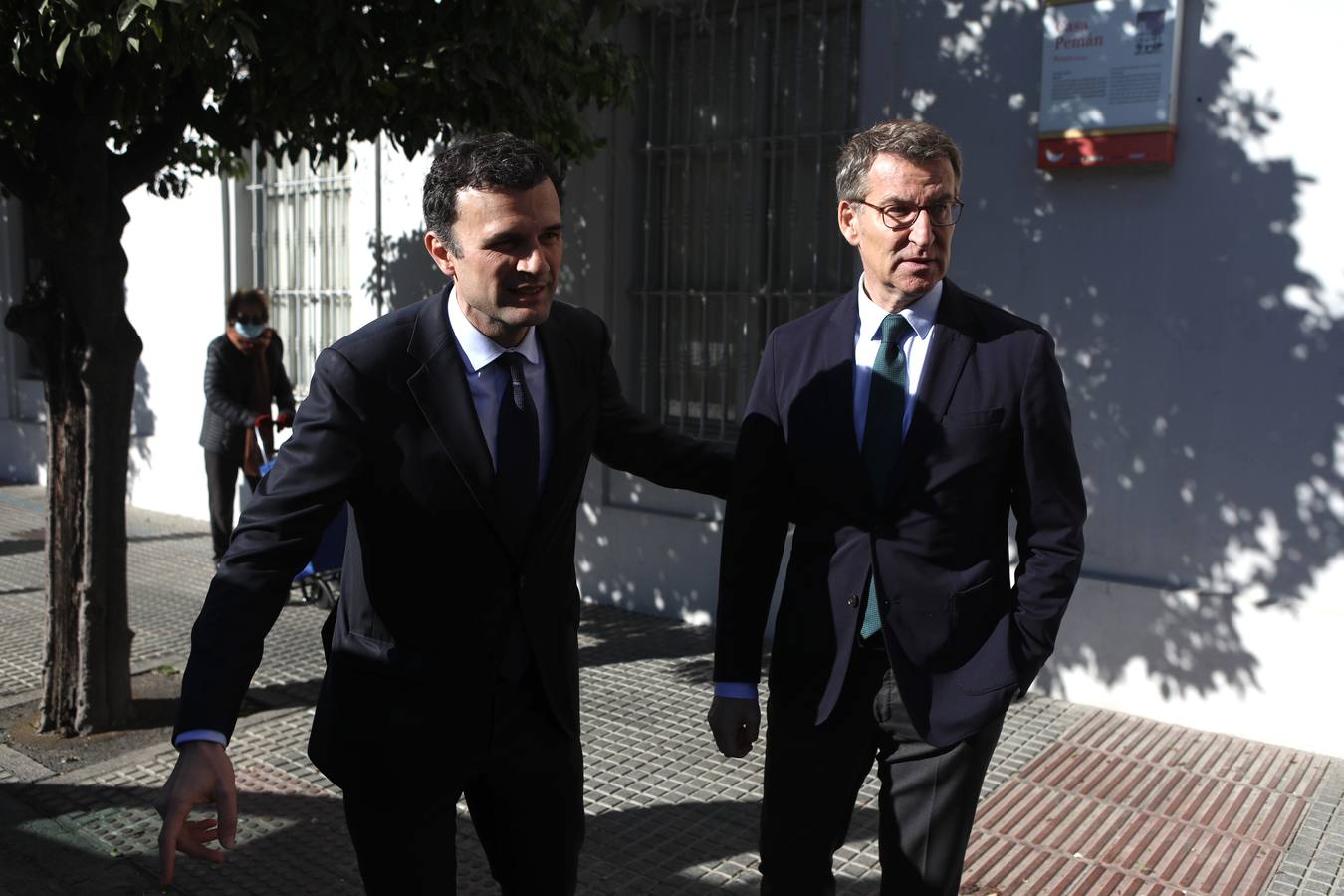 Fotos: Feijóo pasea por las calles de Cádiz junto a Bruno García, candidato del PP por Cádiz