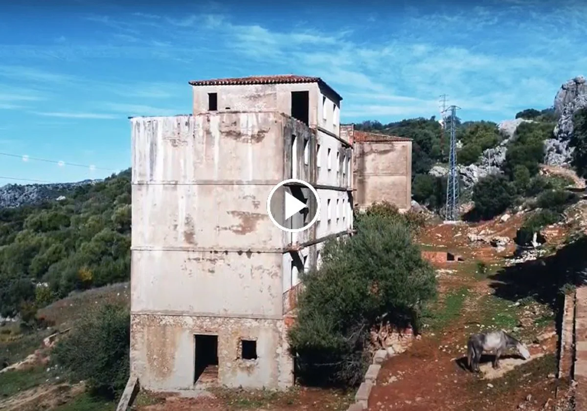 El hotel fantasma en Grazalema, Cádiz, a vista de dron