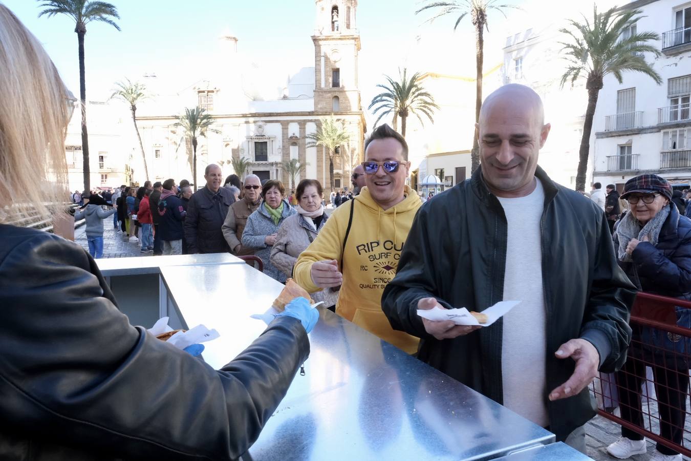 Fotos: Largas colas en la Catedral en la Gran Empanada Popular