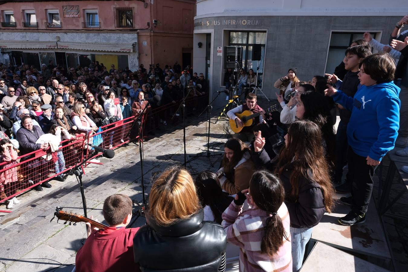 Fotos: Largas colas en la Catedral en la Gran Empanada Popular