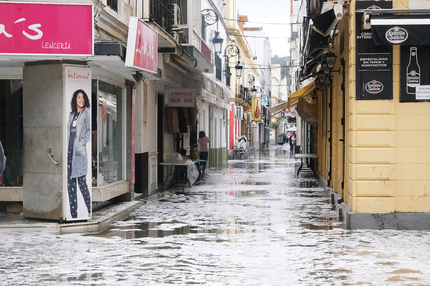 FOTOS: Estampas insólitas en Sanlúcar tras la granizada