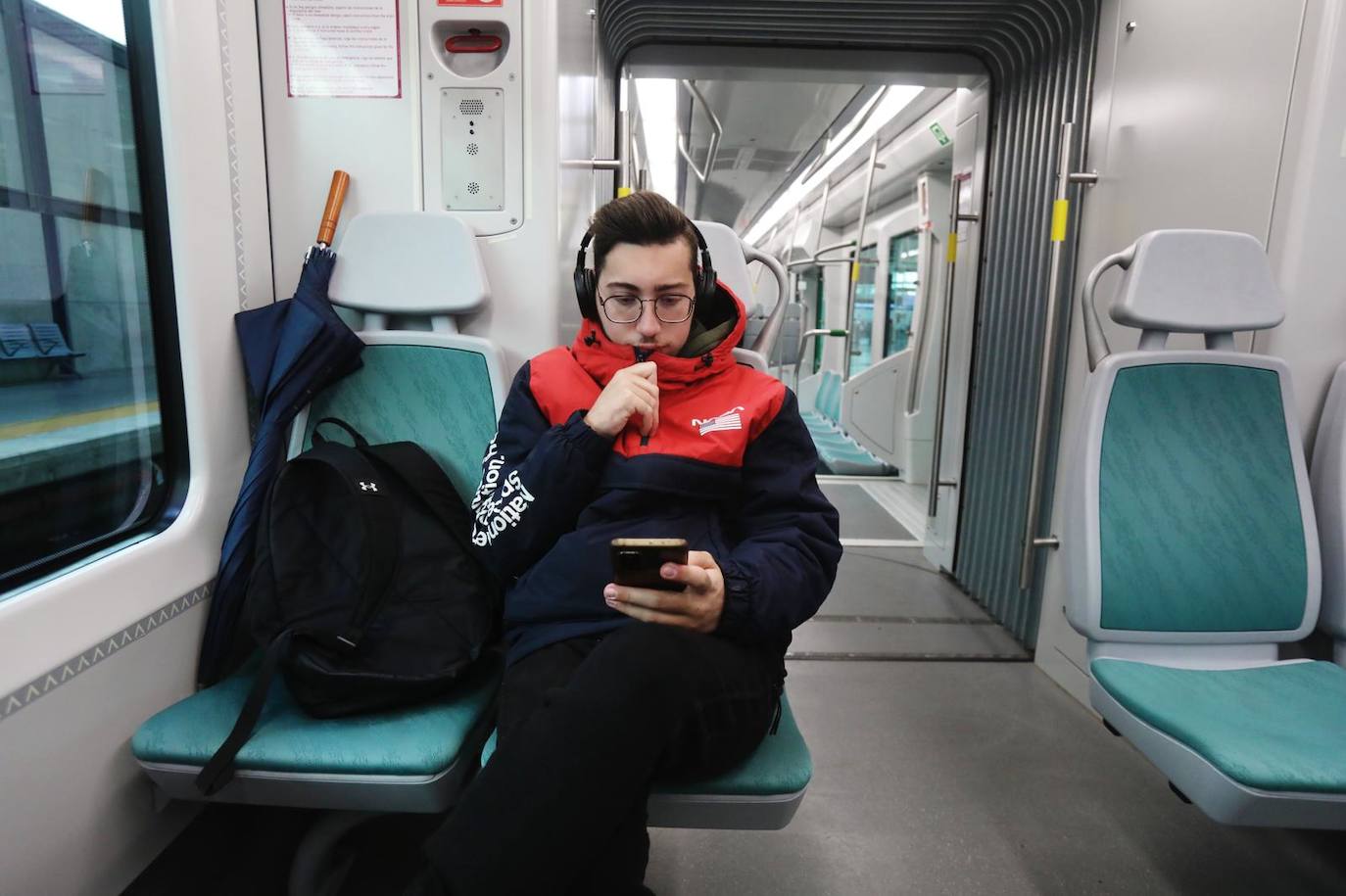 Fotos: fin de la mascarilla en el transporte público de Cádiz