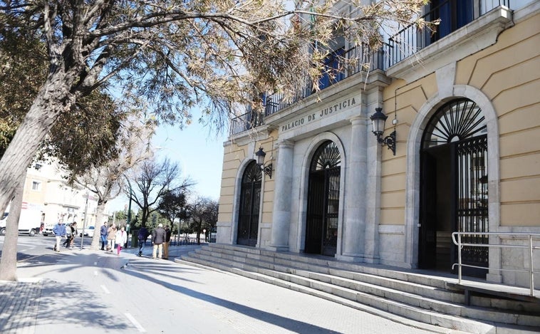 Una sentencia sobre custodia compartida obliga a una madre a vivir en Sanlúcar donde residían sus hijos