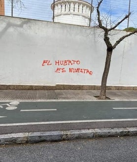 Imagen secundaria 2 - Pintadas en la iglesia de San Severiano en Cádiz