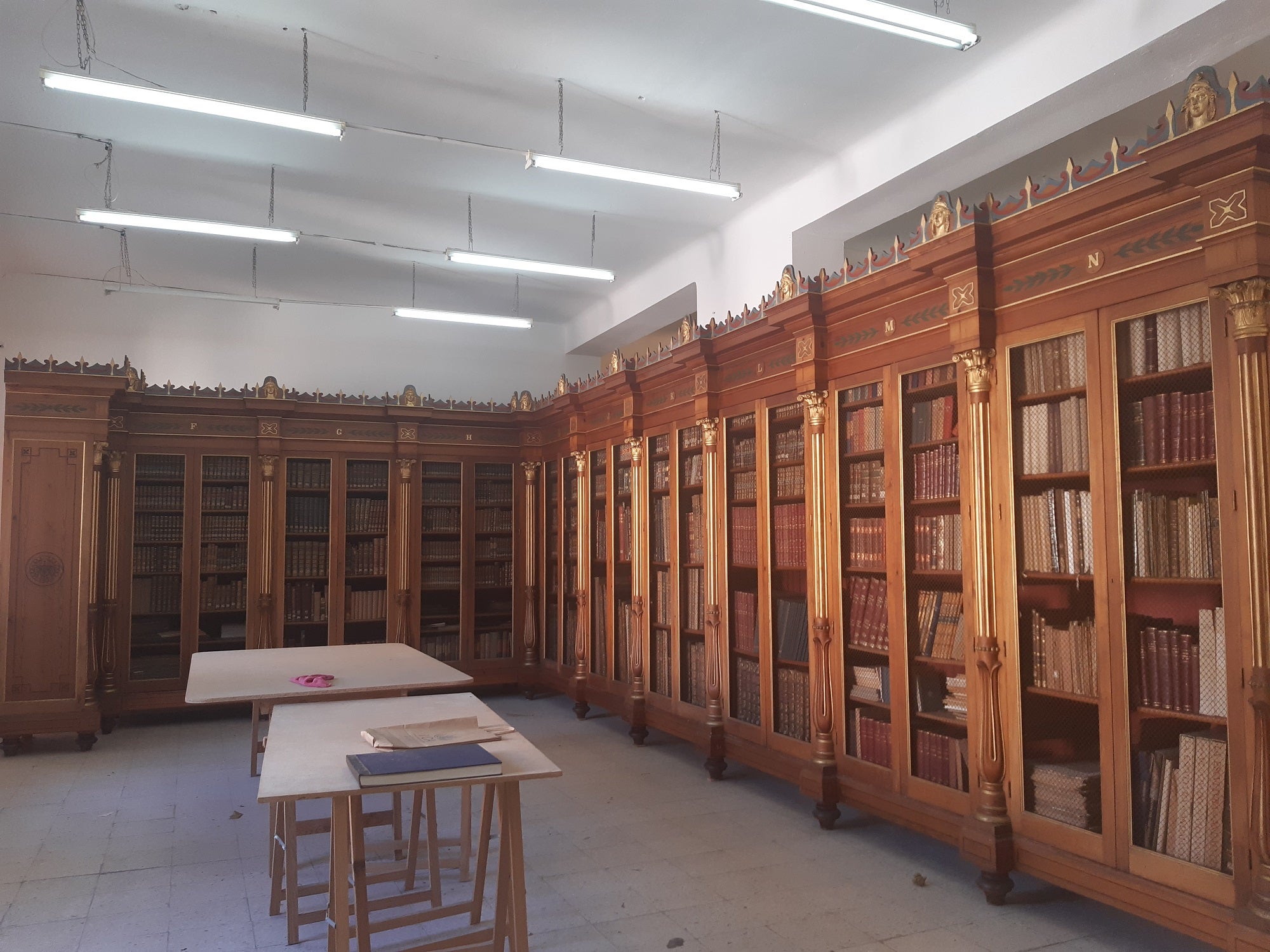 En imágenes: La penosa situación de los bienes de la Academia de Bellas Artes en el Museo de Cádiz