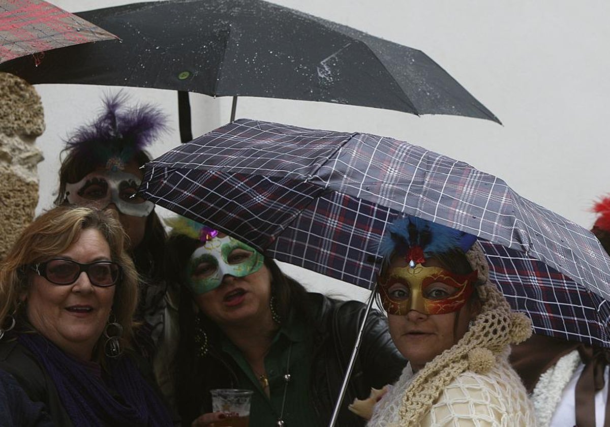 Varias personas disfrazadas en el Carnaval de Cádiz en años anteriores.