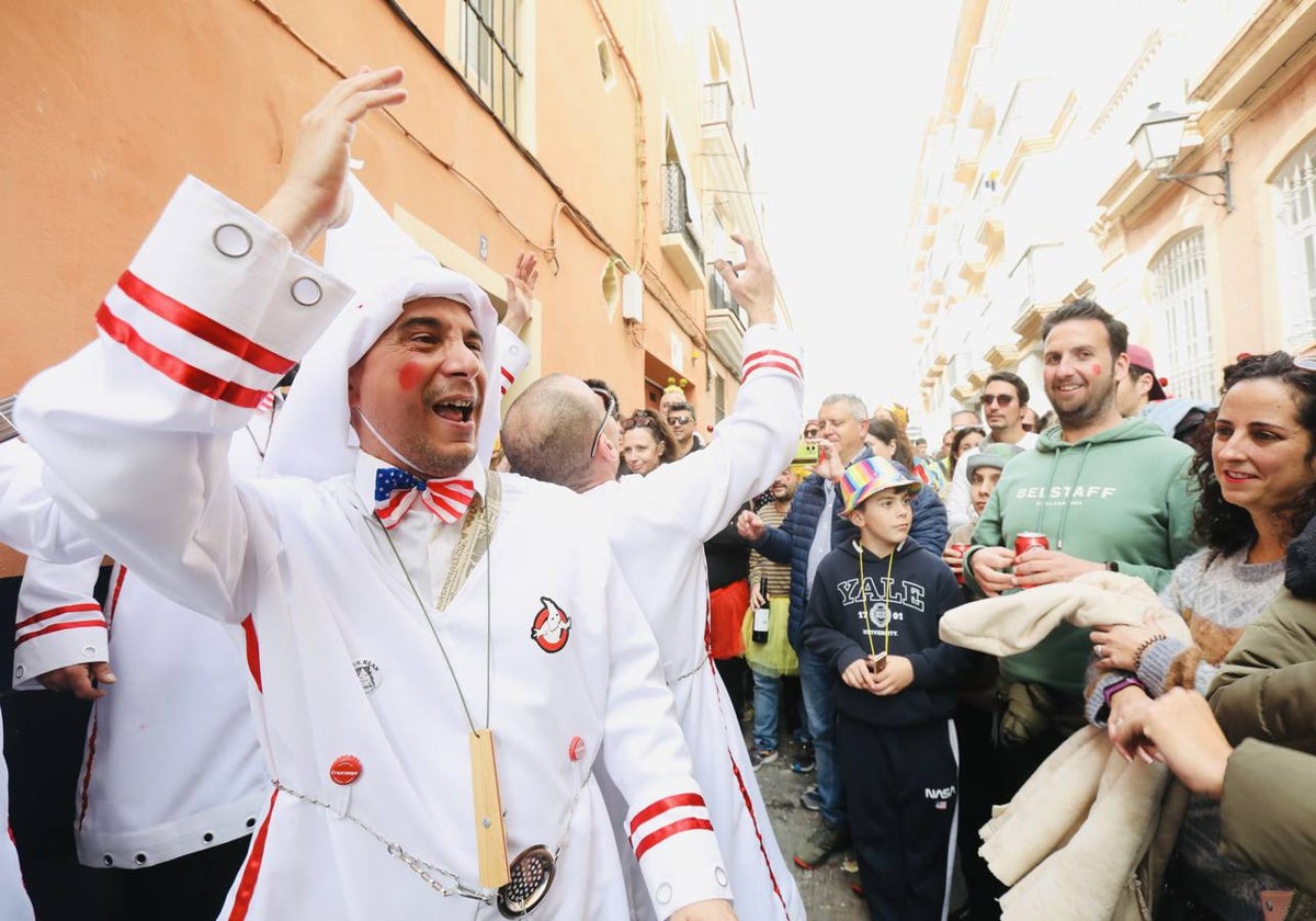 Domingo de Carnaval en las calles de Cádiz