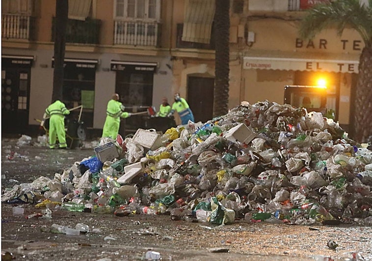 El Carnaval de Cádiz arroja más de 200 toneladas de basura en apenas 48 horas