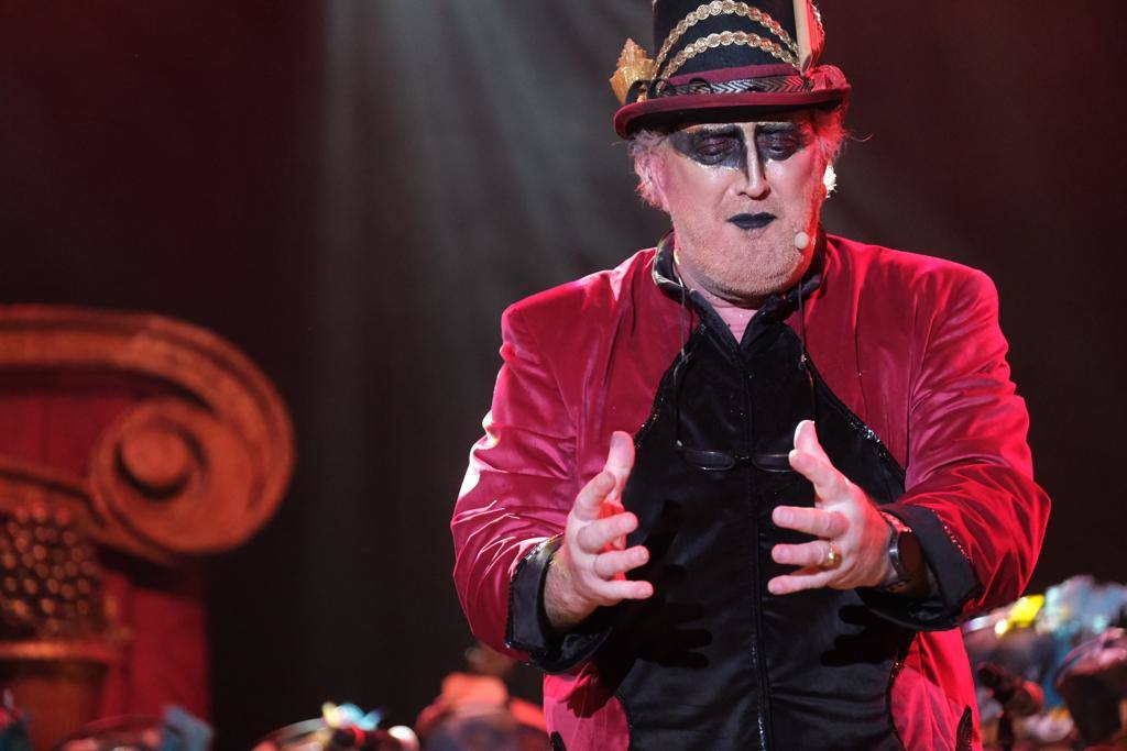 Las imágenes de la quema del Gran Momo 2023 y el ambiente en Cádiz el Martes de Carnaval