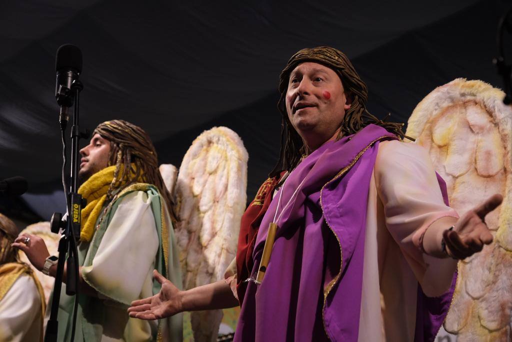 Las imágenes de la quema del Gran Momo 2023 y el ambiente en Cádiz el Martes de Carnaval