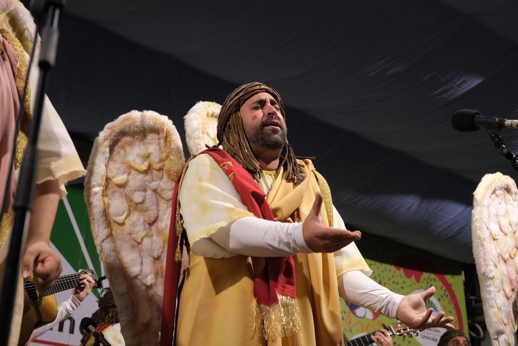 Las imágenes de la quema del Gran Momo 2023 y el ambiente en Cádiz el Martes de Carnaval