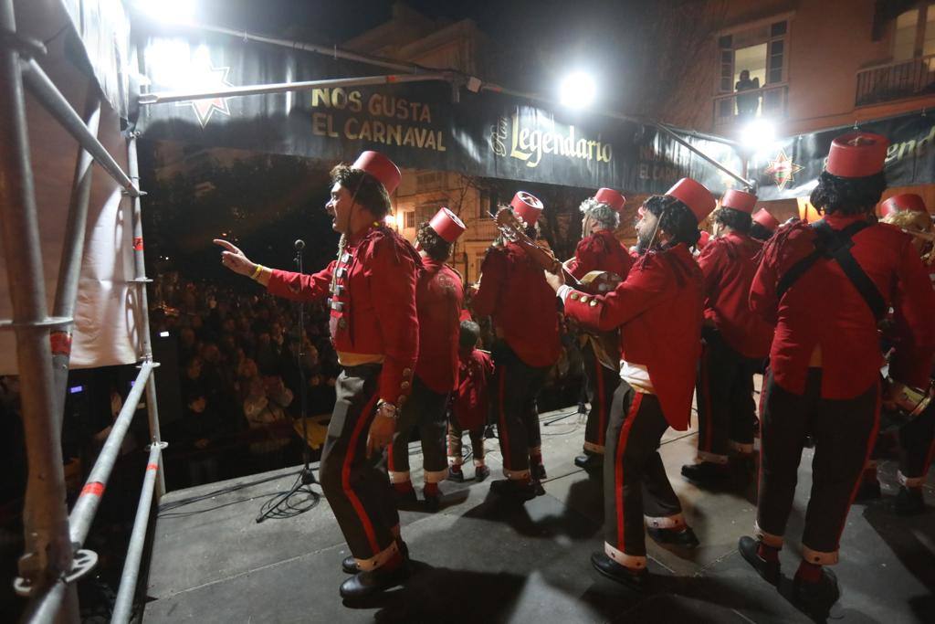 Las imágenes del jueves de Carnaval en Cádiz