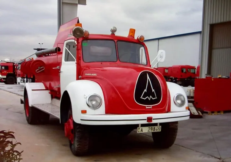 El emblemático camión de bomberos 'Magirus', matriculado en 1962, volverá a La Línea para su exposición