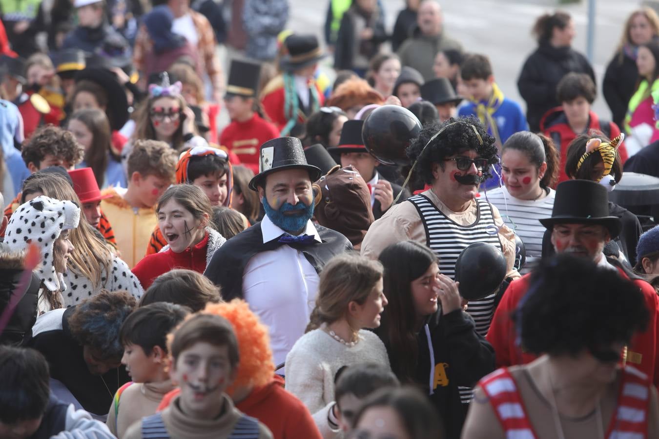 Las imágenes del &#039;Circo de emociones&#039; del Carnaval en el colegio Tierno Galván de Cádiz