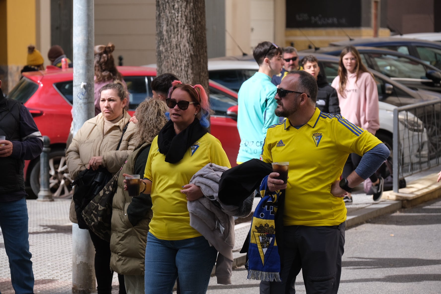 Búscate en los alrededores del estadio antes del partido Cádiz - Rayo