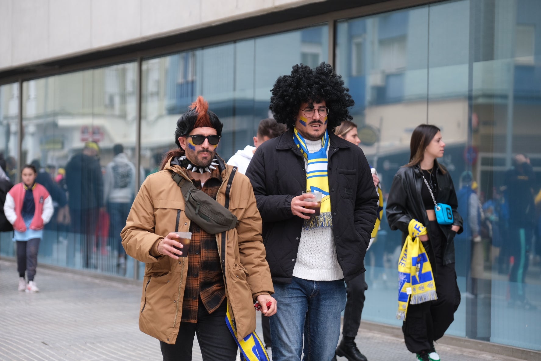 Búscate en los alrededores del estadio antes del partido Cádiz - Rayo