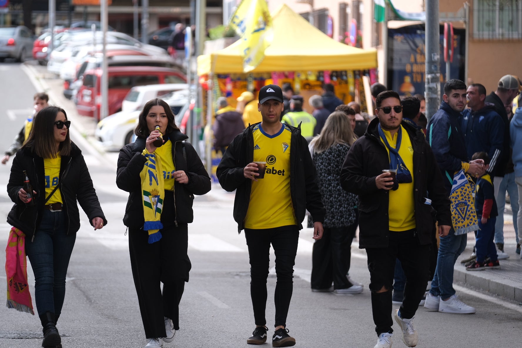 Búscate en los alrededores del estadio antes del partido Cádiz - Rayo