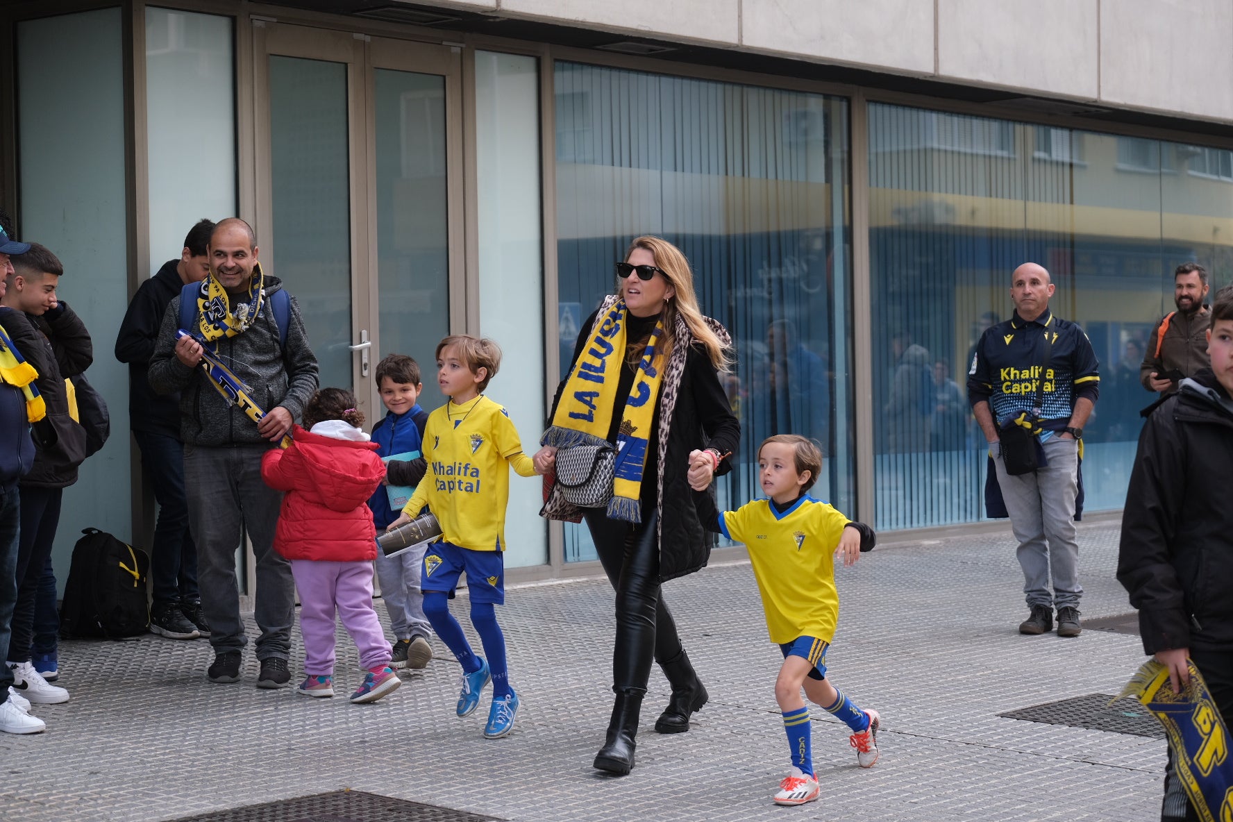 Búscate en los alrededores del estadio antes del partido Cádiz - Rayo