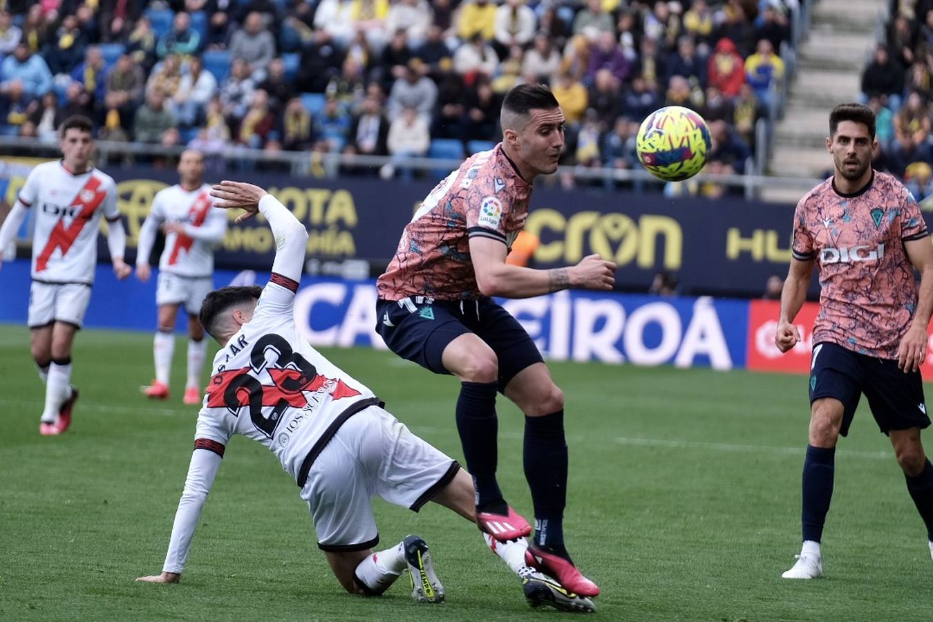 Las imágenes del partido Cádiz CF- Rayo Vallecano en Carranza