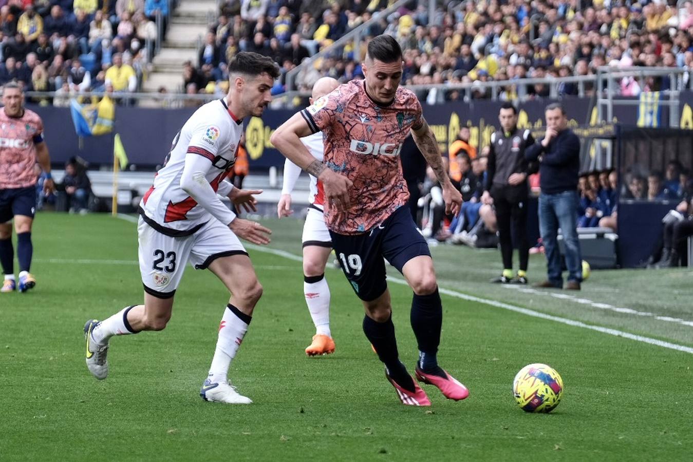 Las imágenes del partido Cádiz CF- Rayo Vallecano en Carranza