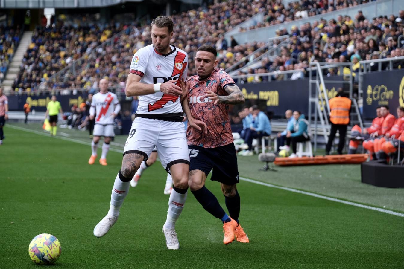 Las imágenes del partido Cádiz CF- Rayo Vallecano en Carranza