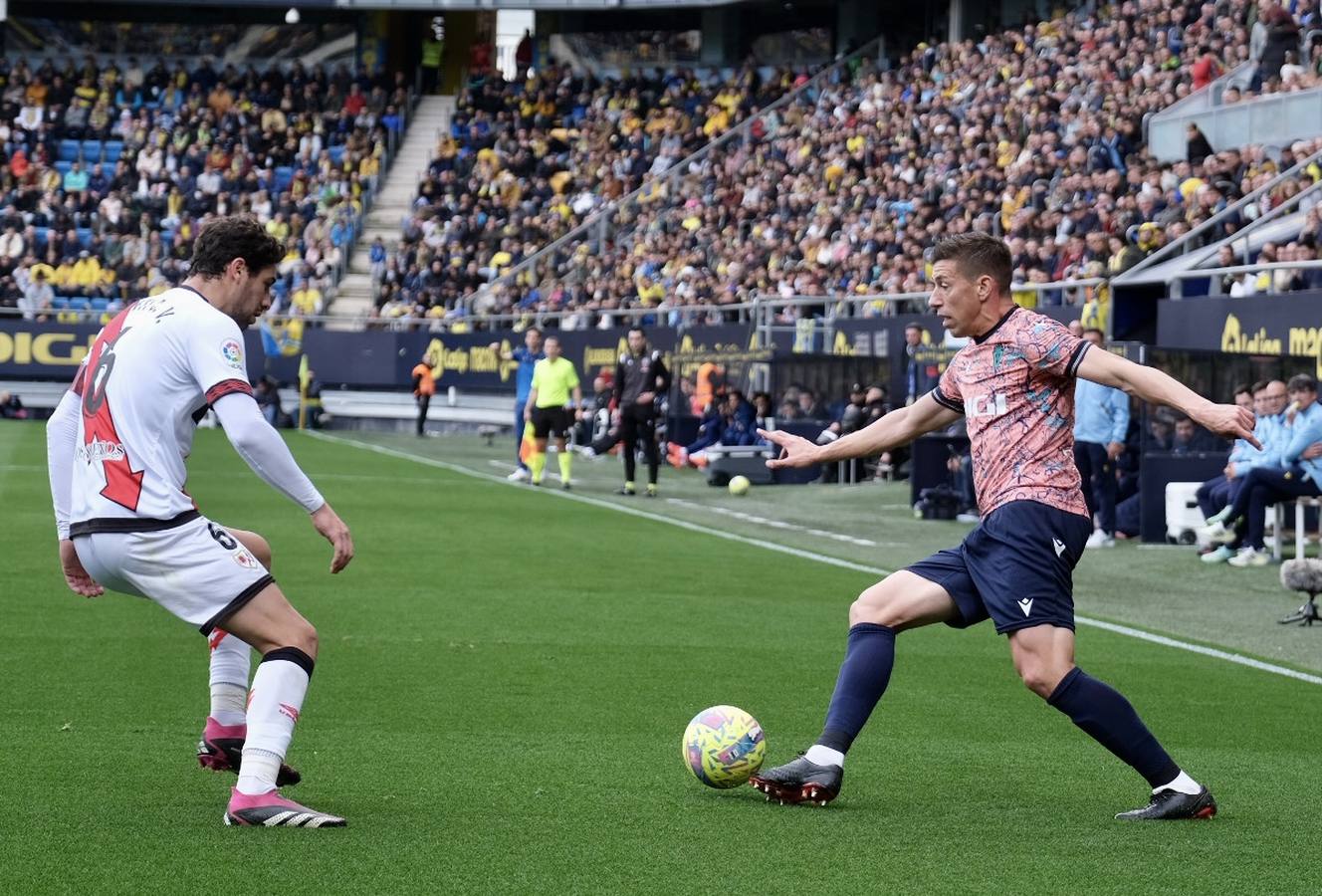 Las imágenes del partido Cádiz CF- Rayo Vallecano en Carranza