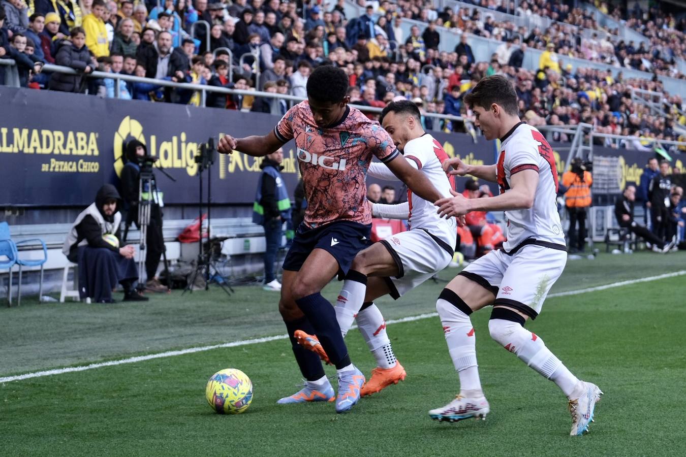 Las imágenes del partido Cádiz CF- Rayo Vallecano en Carranza