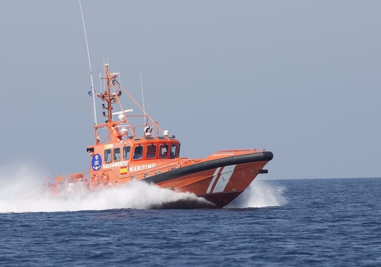 Trasladados al Puerto de Algeciras diez migrantes rescatados de dos pateras 'toy'