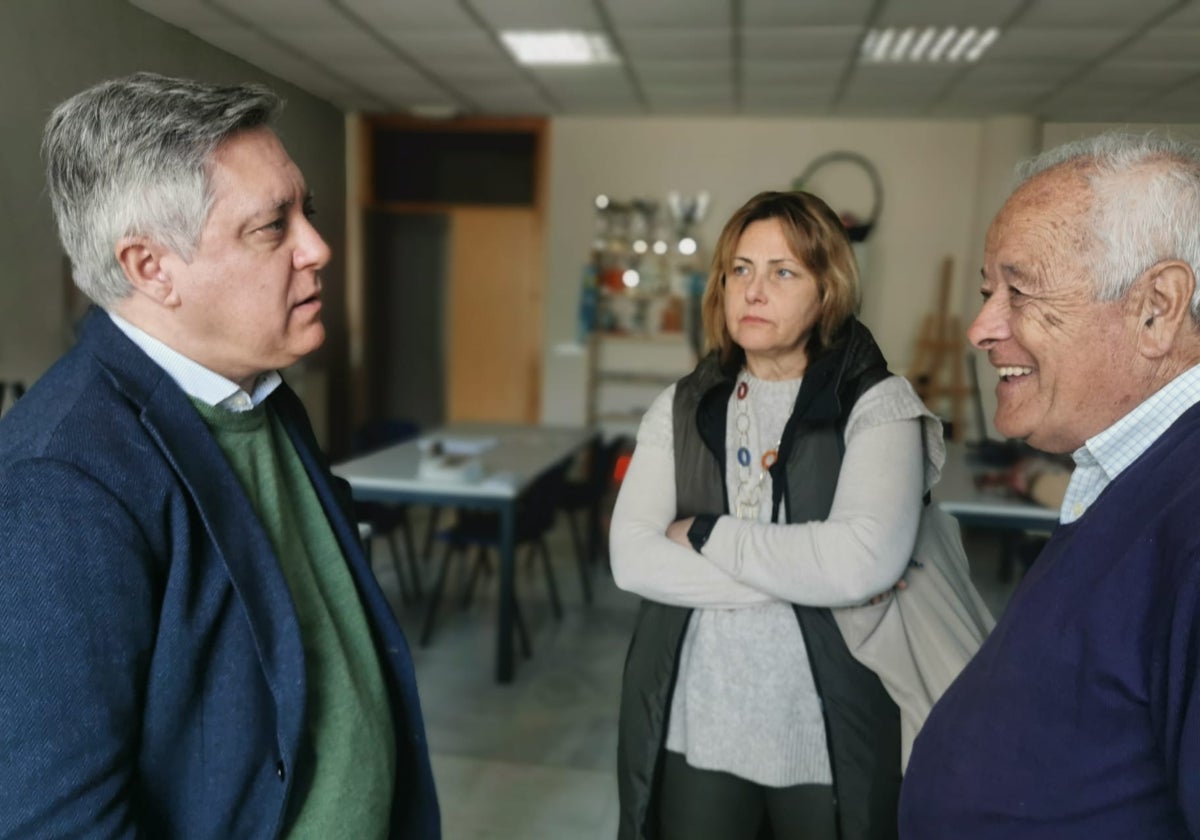 Óscar Torres, junto al presidente de FAEM. Manuel Mariño, y la concejala Lola Real.