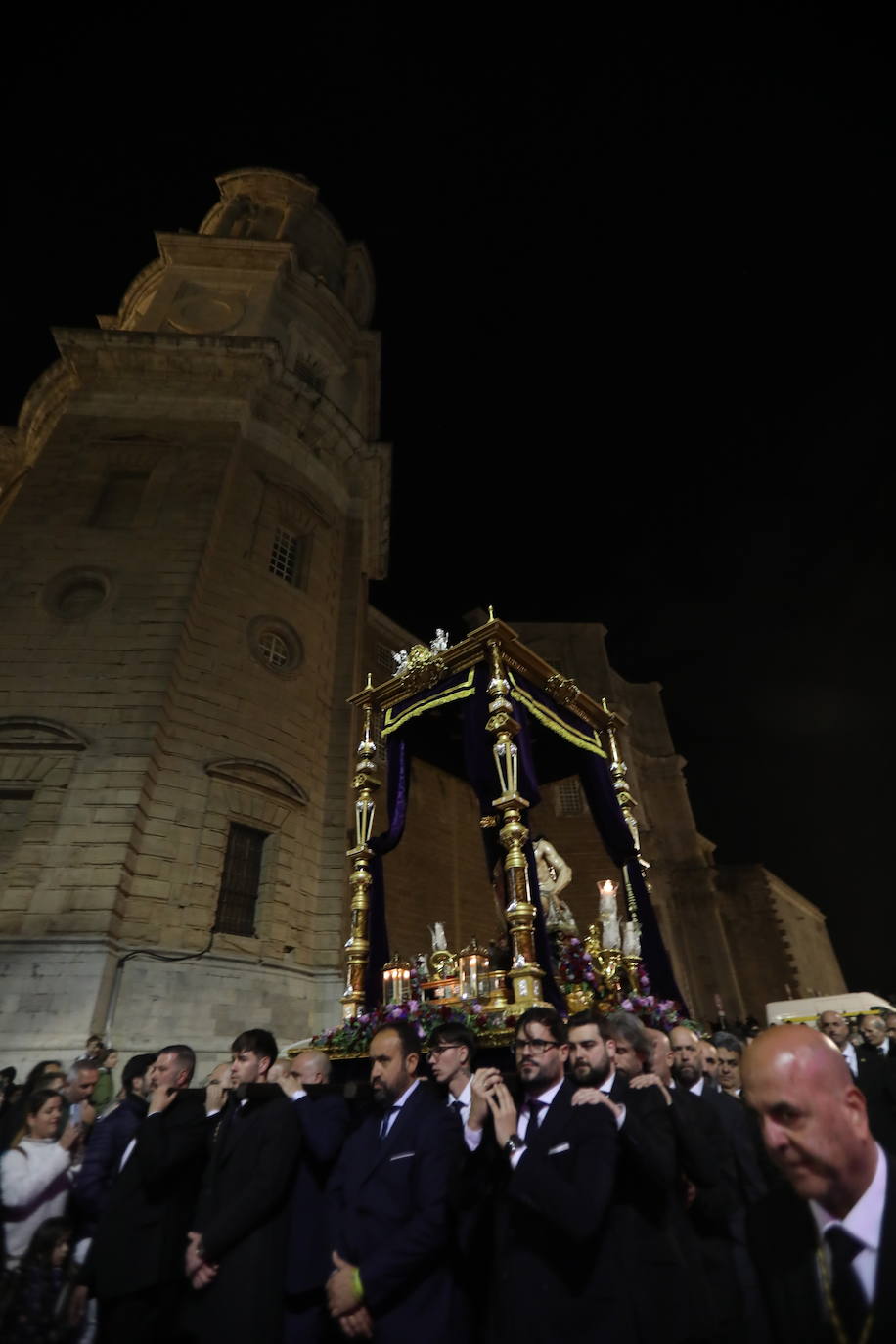 Fotos: Así ha sido el Vía Crucis Oficial de Cádiz