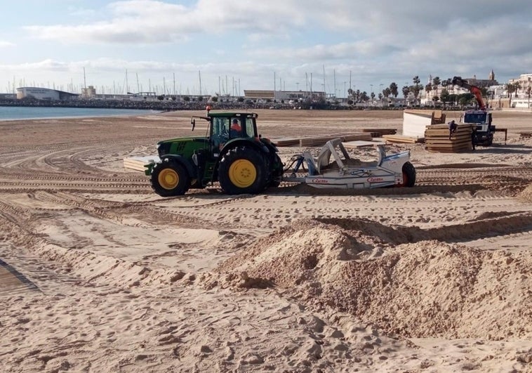 Rota pone a punto sus playas para la Semana Santa