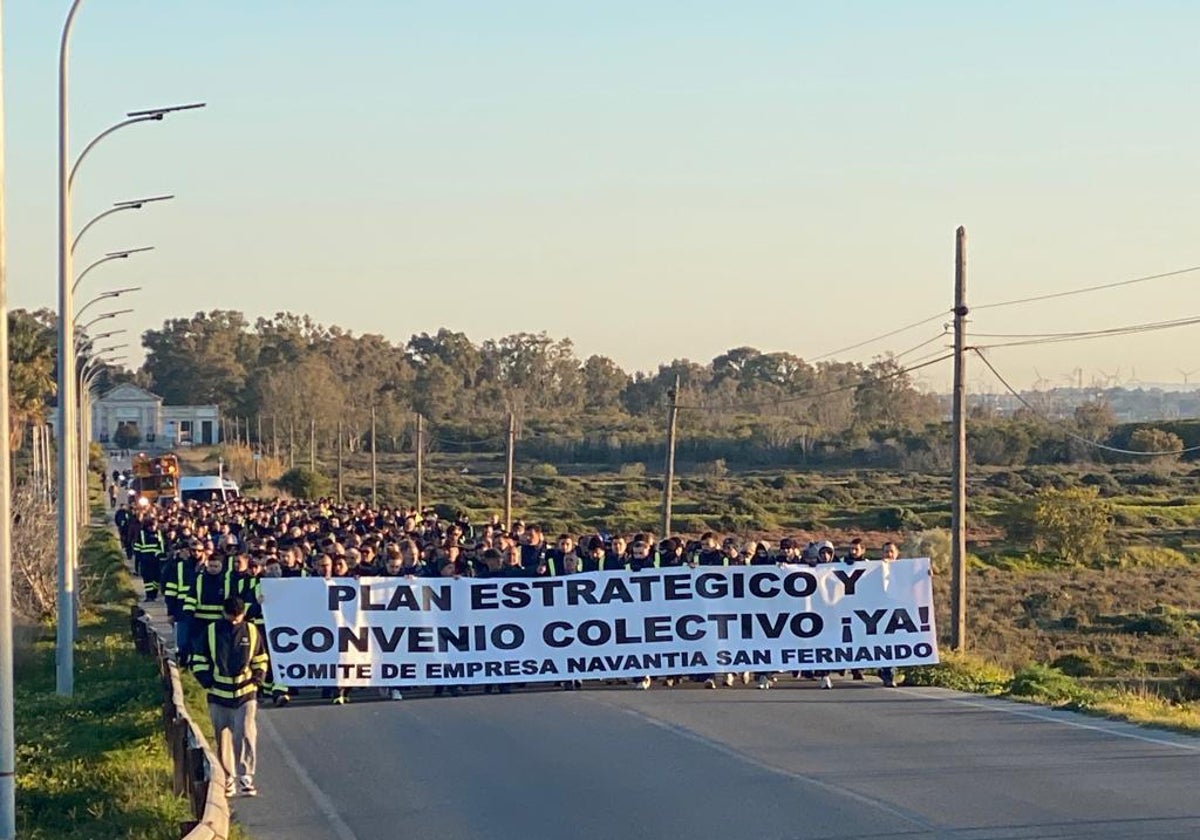 Manifestación de los trabajadores de San Fernando hacia el Ayuntamiento isleño