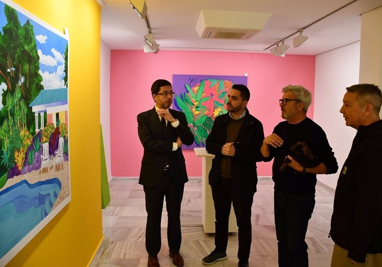 Los cuadros de Fernando Batista y Kike Marín conforman la exposición 'La vía Luchy' en Cádiz